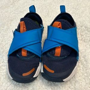 Nike Flex Advance SE size 11c